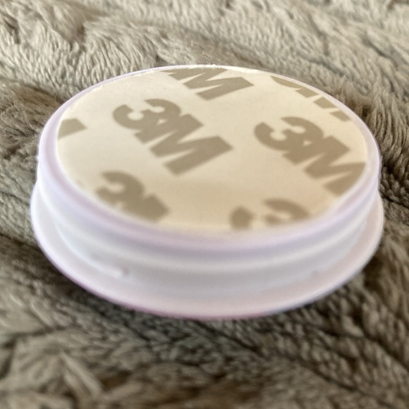 FIVE Corona cell phone 📱 grip kick stands
swappable 📲 NWOT (5) FIVE. You get 5 😊 - Picture 6 of 12